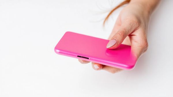 Top reasons to choose a pink phone for your style